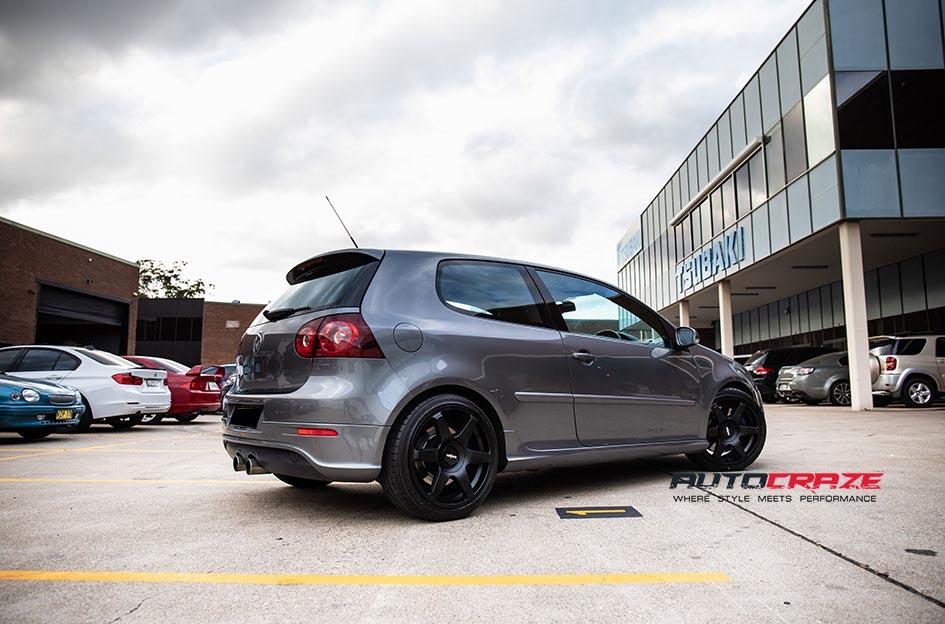 VOLKSWAGEN-GOLF-SIX-MATTE-BLACK-FACE-WITH-GLOSS-BLACK-WINDOWS